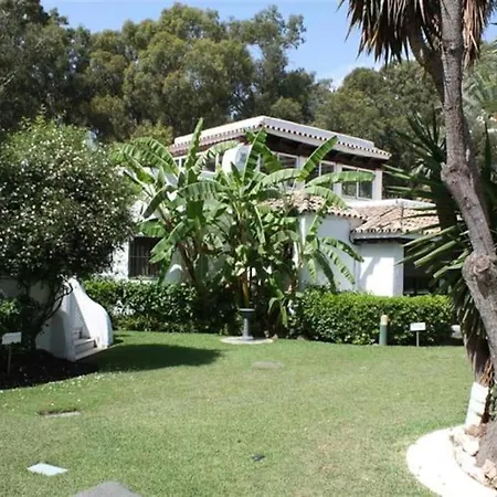 Appartement Beachfront Development With Tropical Gardens. *