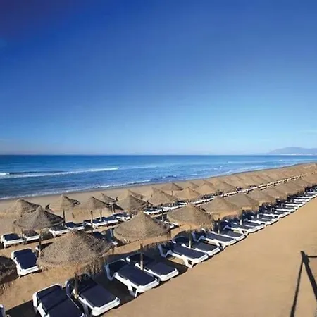 Appartement Beachfront Development With Tropical Gardens. *