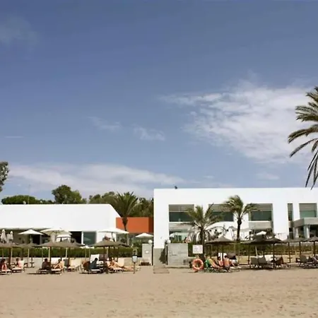 Appartement Beachfront Development With Tropical Gardens.